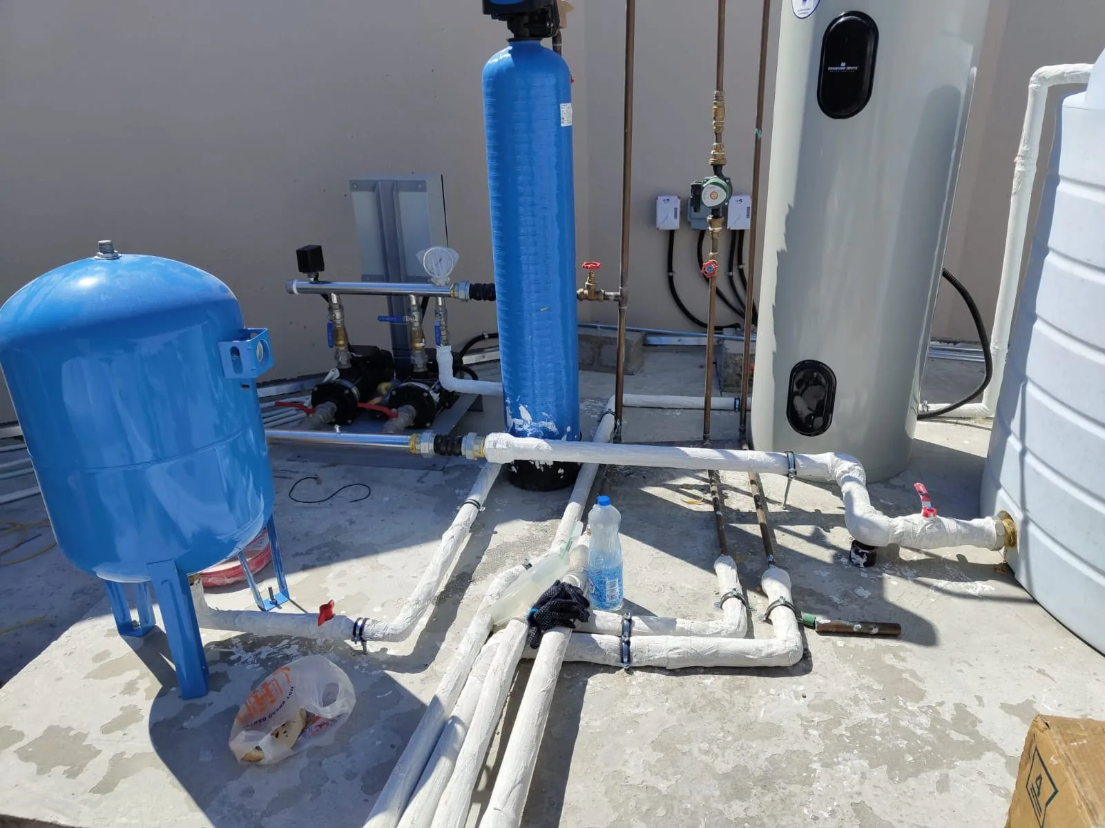 Integrated equipment supply for an outdoor plant area